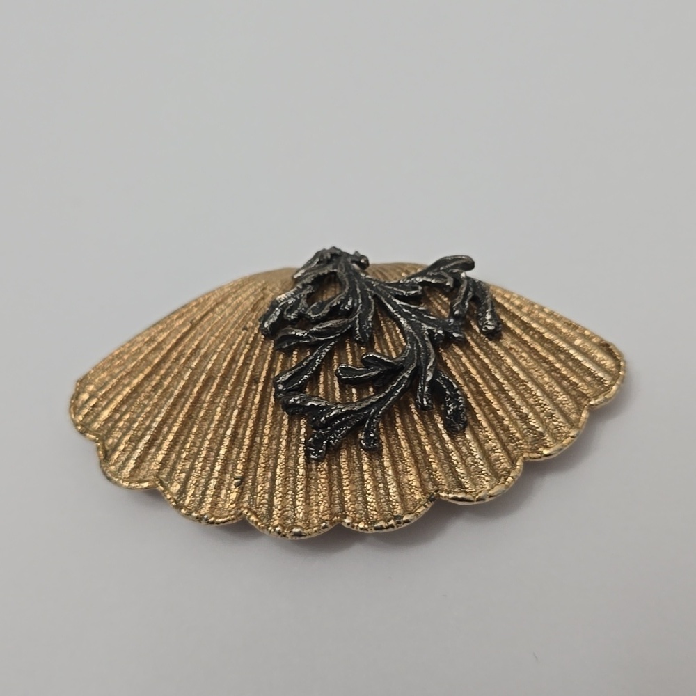 Vintage Napier 1960s Clam Shell Brooch Antique Gold Cast Coral